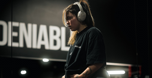 Ele tinha 32 anos e uma audição normal. Meses depois, descobriu uma perda auditiva. destaque